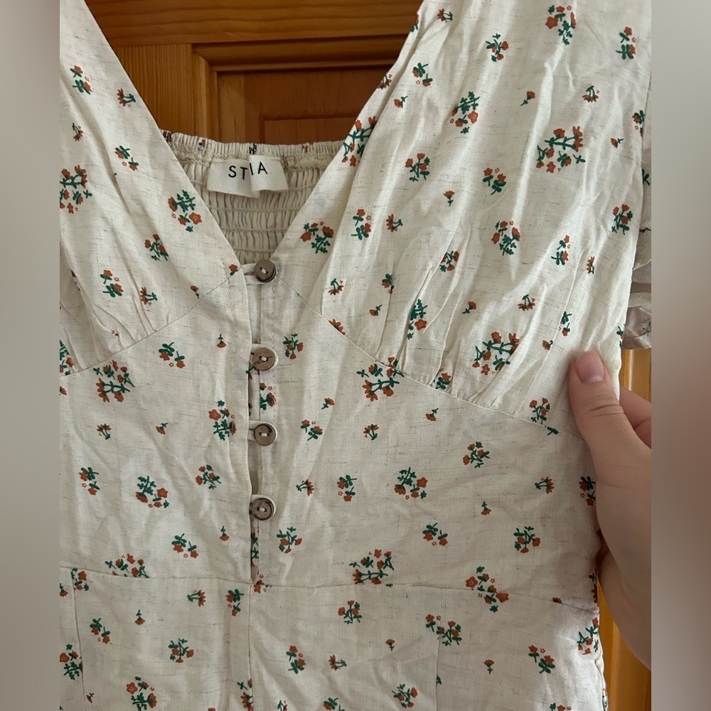 Storia Floral Flutter Sleeve Button Front Romper - Picture 3 of 5